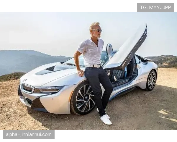 巴洛特利训练迟到被罚，转头晒出新买的百万超跑
