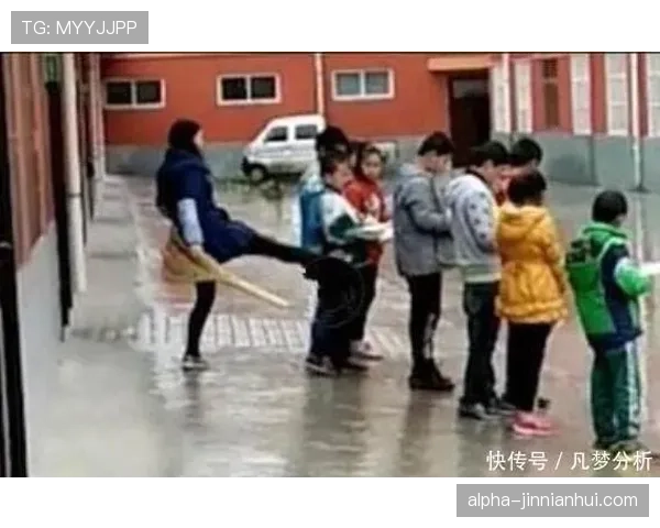 杨千霖买菜排队那张帅成光晕的照片，是谁跟我解释下？