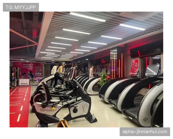 陈一冰退役后这身材管理也太狠了，健身房打卡比上班还准时？